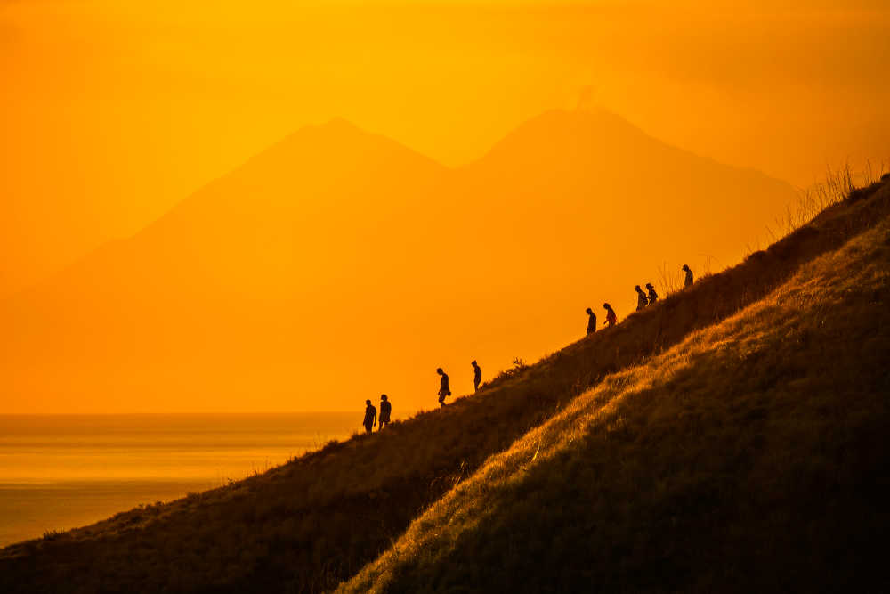 Labuan Bajo bij neergaande zon
