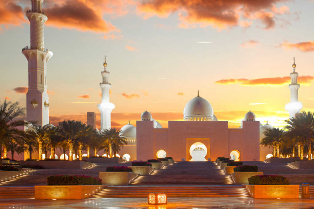 United Arab Emirates Etiquette Tips. Fly