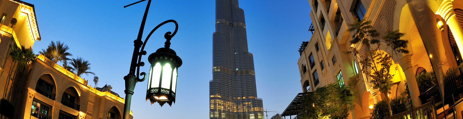 //s1.travix.com/as/asia-united-arabic-emirates-dubai-burj-khalifa-bottom-xlarge.jpg