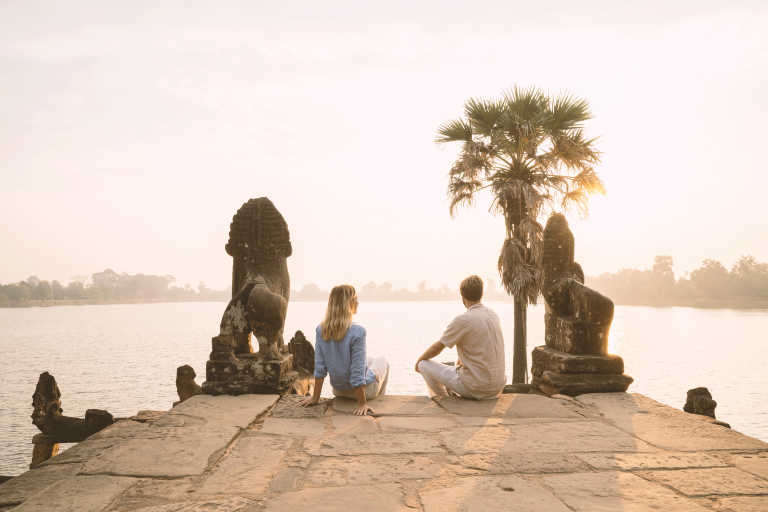 asia-cambodia-angkor-wat-couple-sitting-sunrise asia-cambodia-angkor-wat-couple-sitting-sunrise