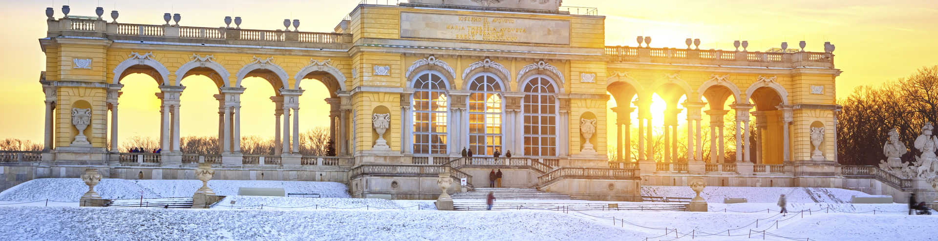 //s1.travix.com/eu/europe-austria-vienna-snow-christmas-xlarge.jpg