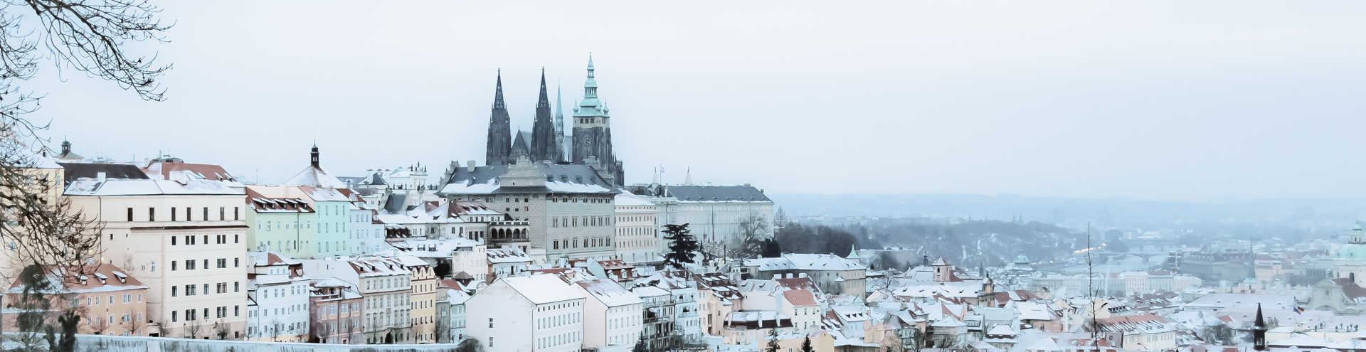 //s1.travix.com/eu/europe-czech-prague-snow-prague-castle-xlarge.jpg