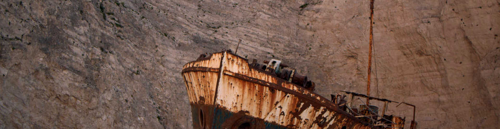 //s1.travix.com/eu/europe-greece-zakynthos-navagio-shipwreck-xlarge.jpg