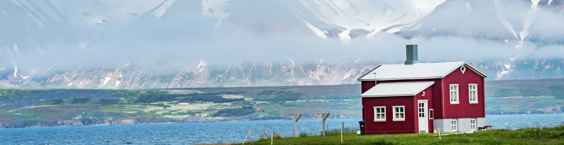 //s1.travix.com/eu/europe-iceland-akureyri-xlarge.jpg