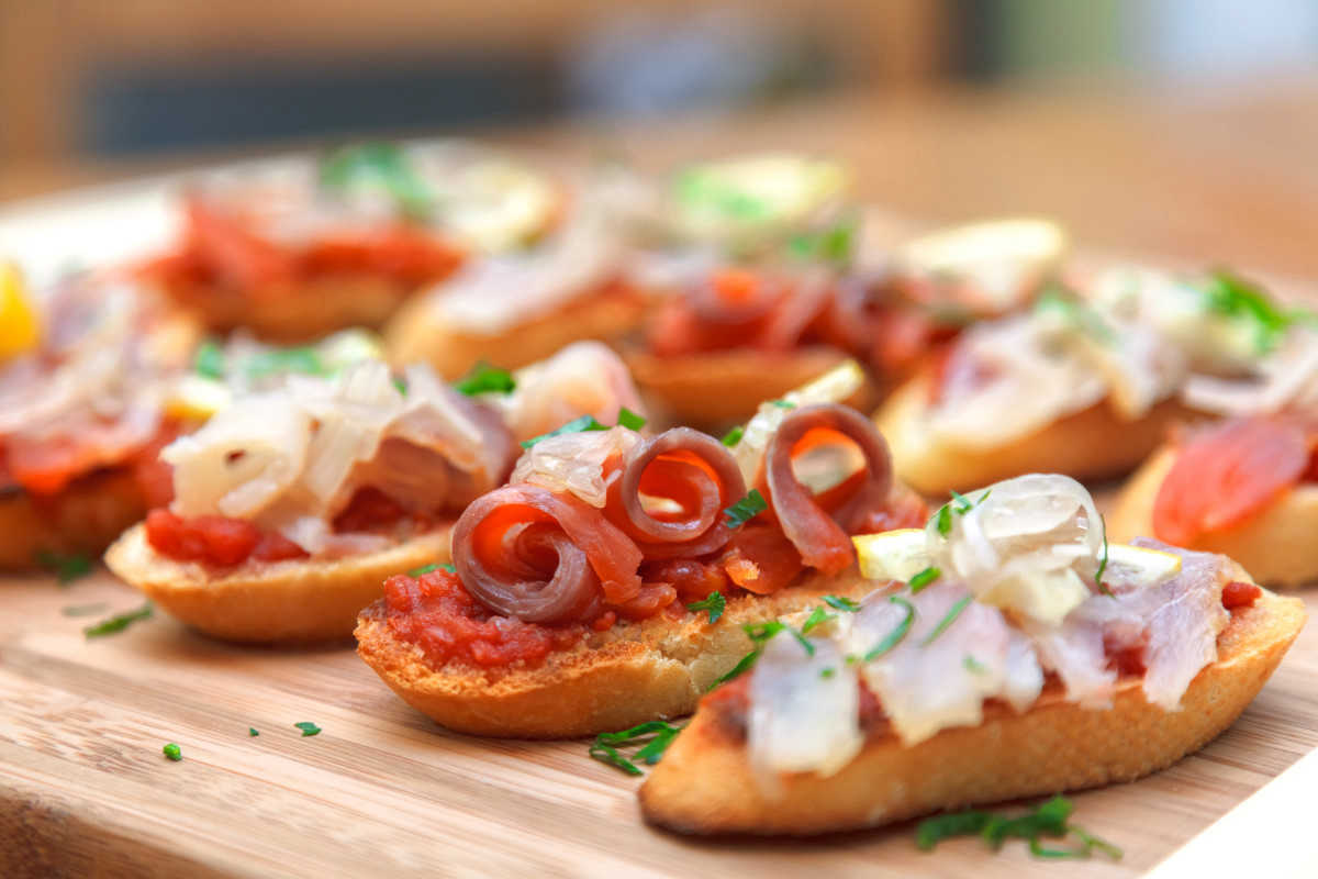 //s1.travix.com/eu/europe-spain-general-tapas2-large.jpg