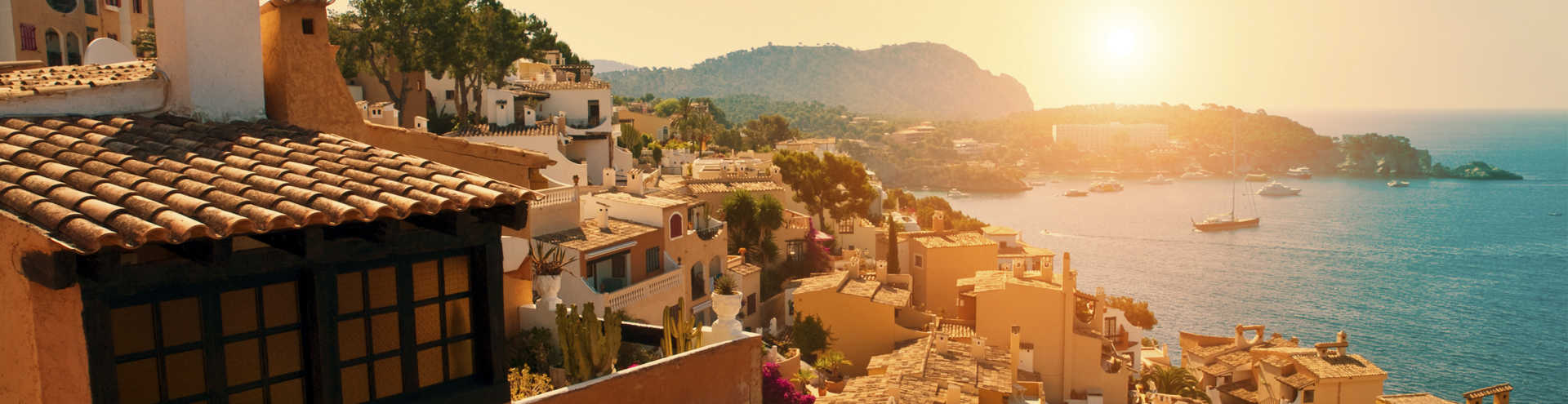 //s1.travix.com/eu/europe-spain-mallorca-beach-houses-xlarge.jpg