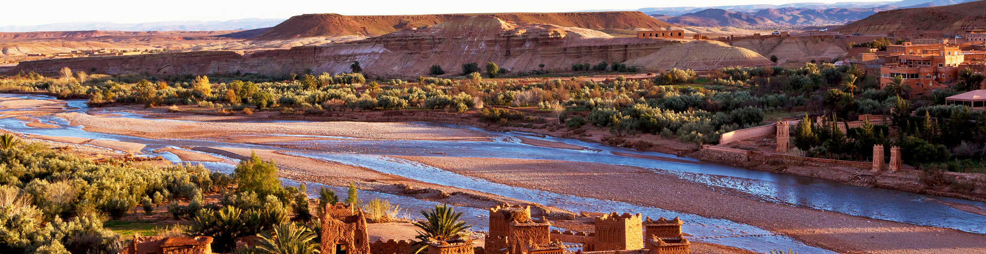 https://s1.travix.com/af/africa-morocco-desert-buildings-xlarge.jpg
