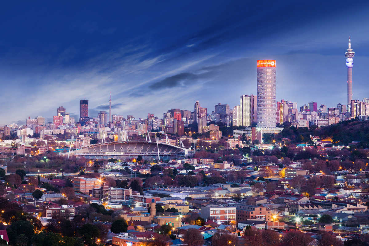 Johannesburg stad view in de avond