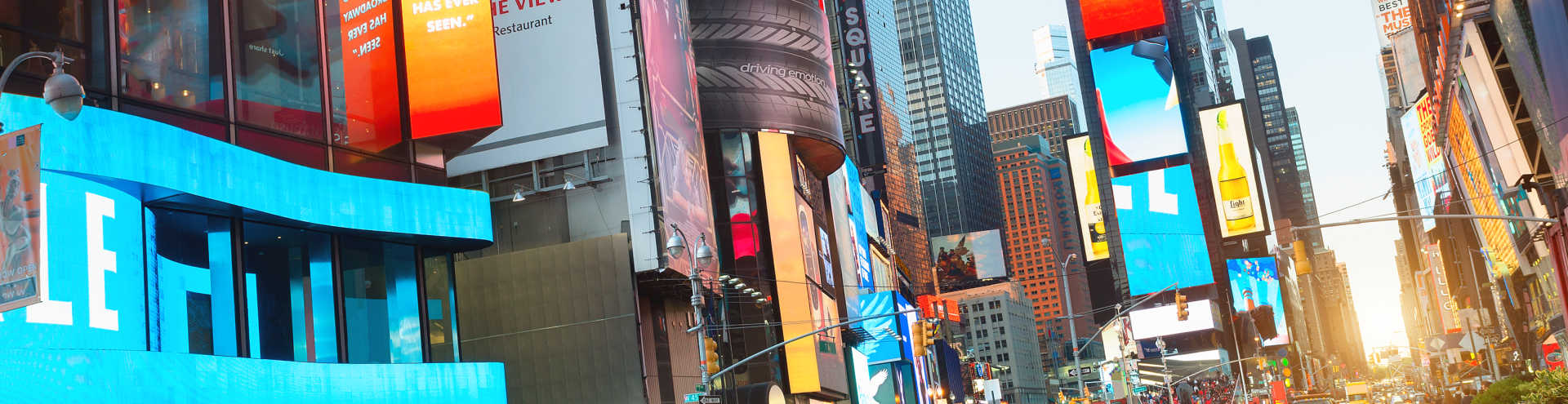https://s1.travix.com/am/america-new-york-times-square-xlarge.jpg