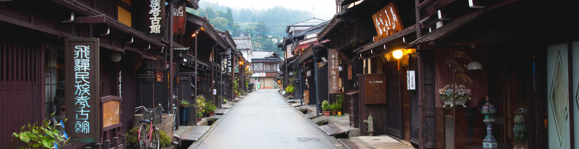 https://s1.travix.com/as/asia-japan-chubu-takayama-wooden-houses-xlarge.jpg
