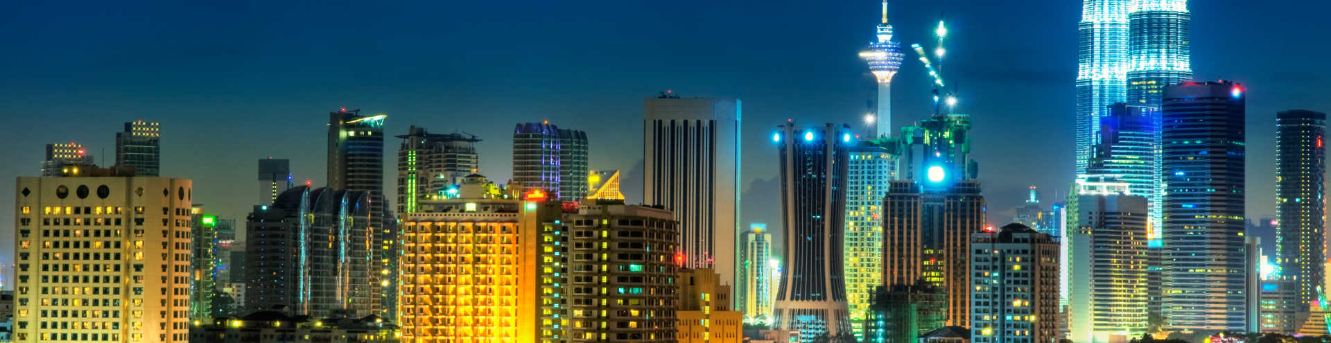 https://s1.travix.com/as/asia-malaysia-kuala-lumpur-petronas-towers-xlarge.jpg