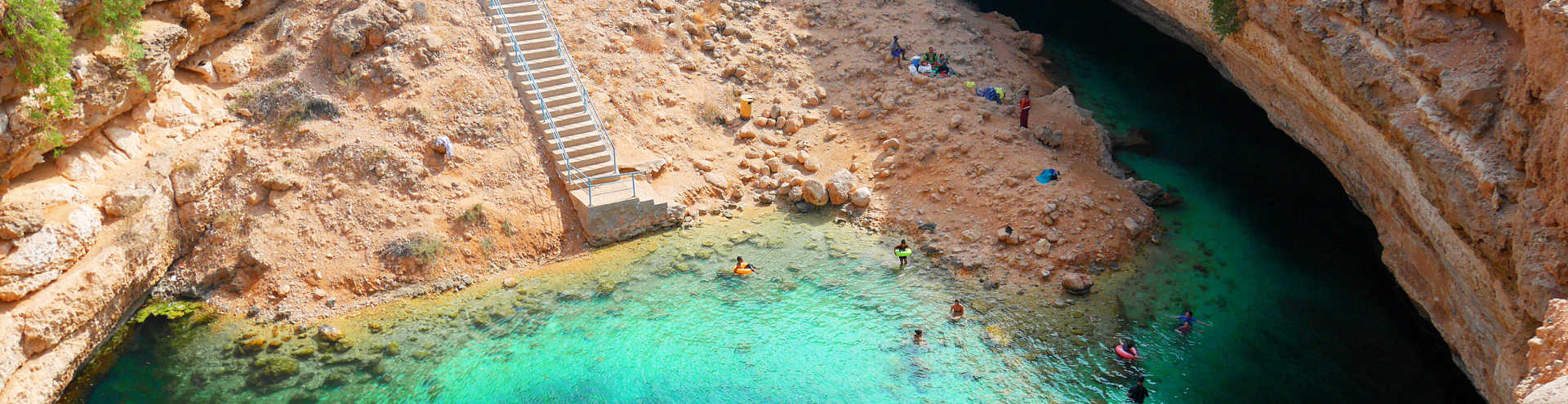 https://s1.travix.com/as/asia-oman-bimman-sinkhole-xlarge.jpg