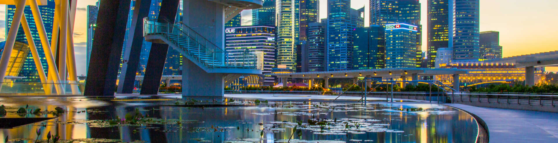 https://s1.travix.com/as/asia-singapore-city-water-skyline-xlarge.jpg