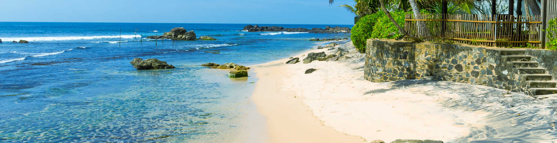 https://s1.travix.com/as/asia-sri-lanka-beach-xlarge.jpg