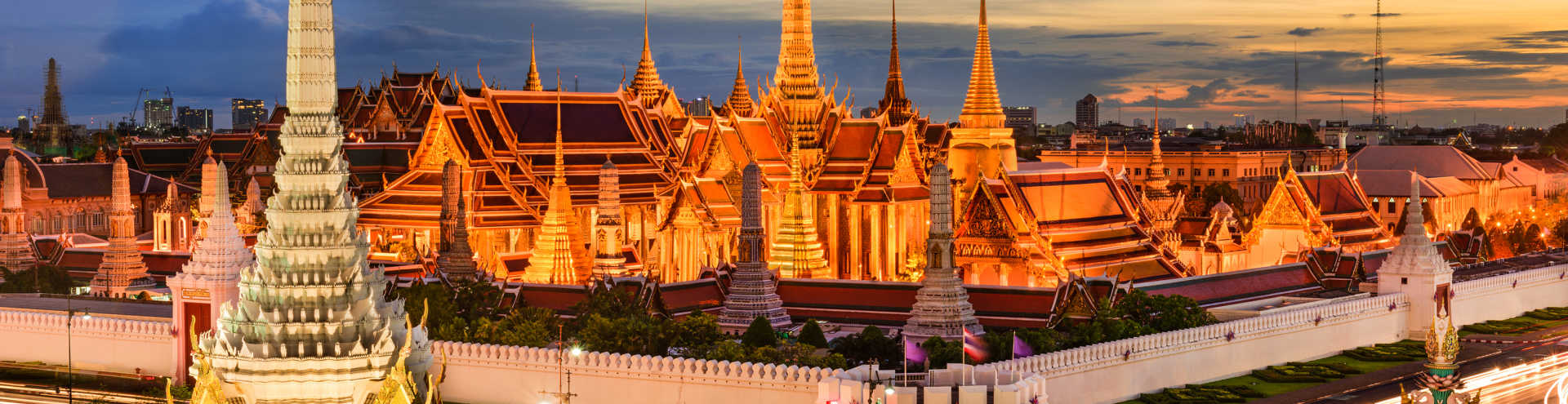 https://s1.travix.com/as/asia-thailand-bangkok-grand-palace-sunset-xlarge.jpg
