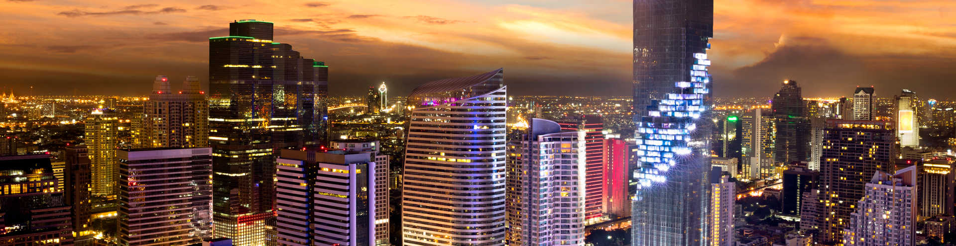 https://s1.travix.com/as/asia-thailand-bangkok-mahanakhon-tower-xlarge.jpg