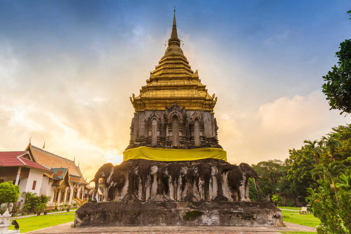 https://s1.travix.com/as/asia-thailand-chiang-mai-wat-chiang-man-temple-large.jpg