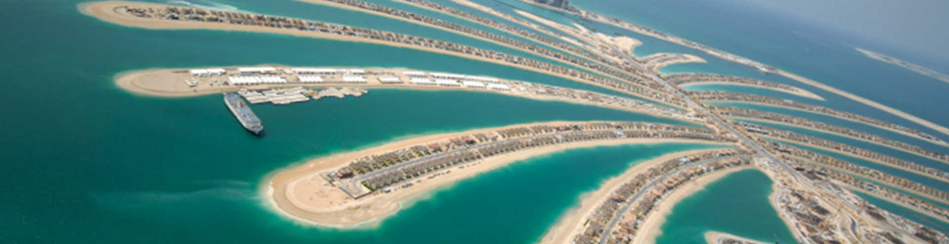 https://s1.travix.com/as/asia-united-arabic-emirates-dubai-palm-jumeirah-xlarge.jpg