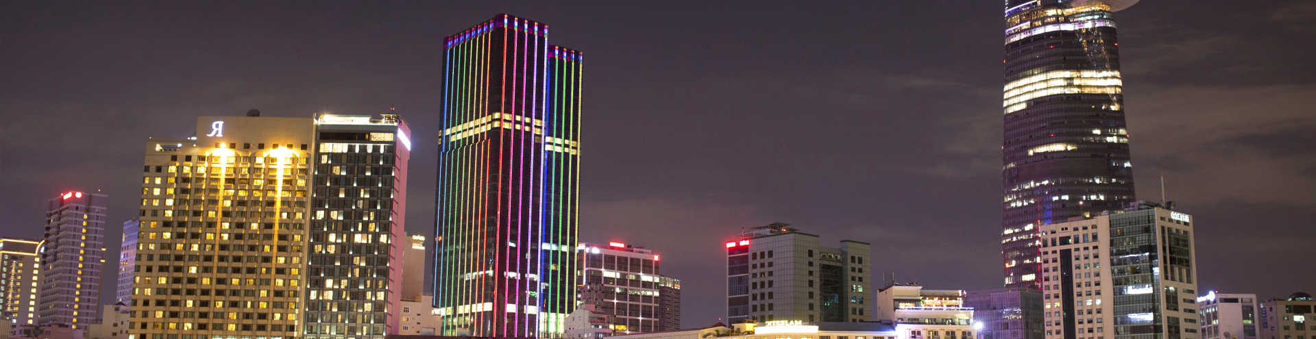 https://s1.travix.com/as/asia-vietnam-ho-chi-minh-city-cityview-xlarge.jpg
