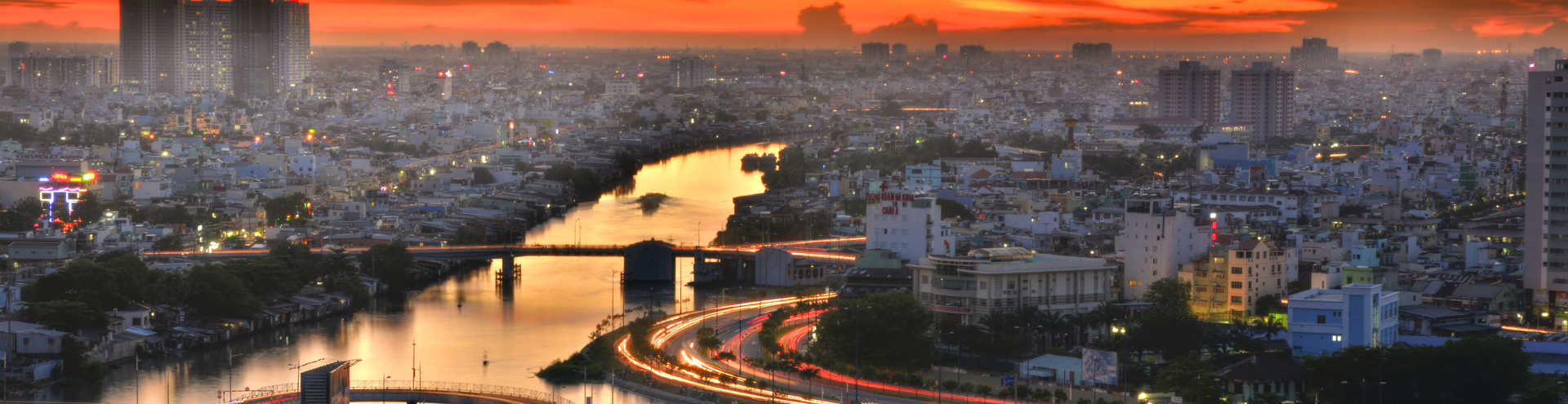 //s1.travix.com/as/asia-vietnam-ho-chi-minh-sunset-xlarge.jpg