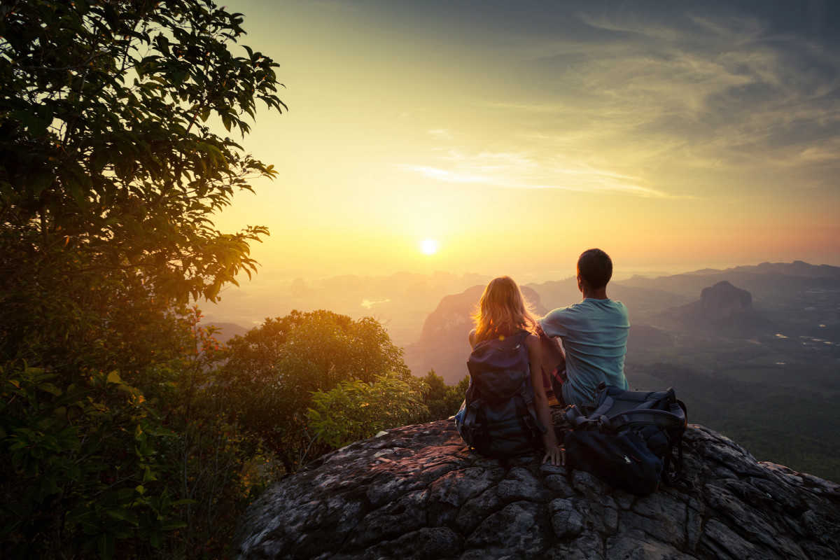https://s1.travix.com/bl/blog-couple-travel-large.jpg
