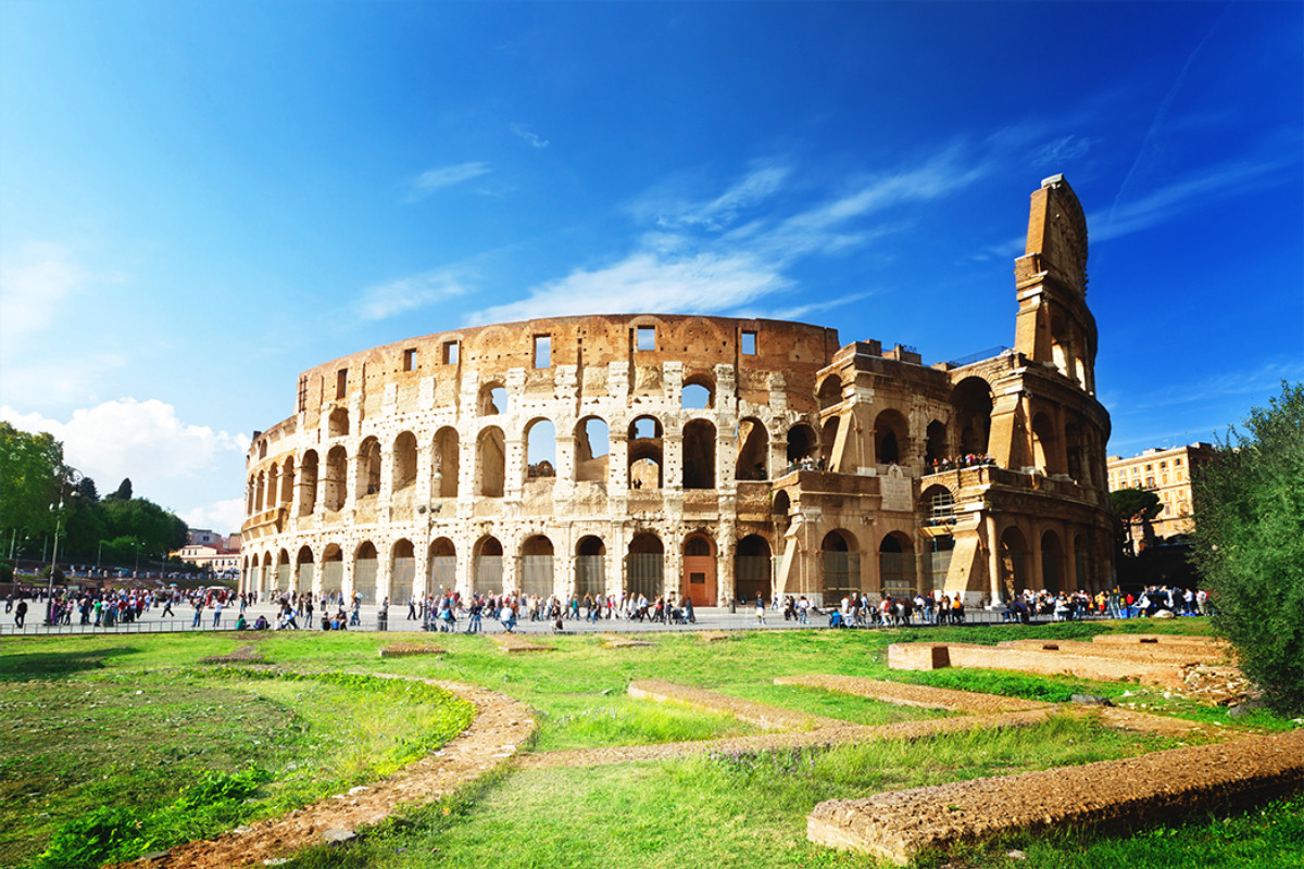 https://s1.travix.com/blog/It/Italy-Rome-Colloseo-2-large.jpg