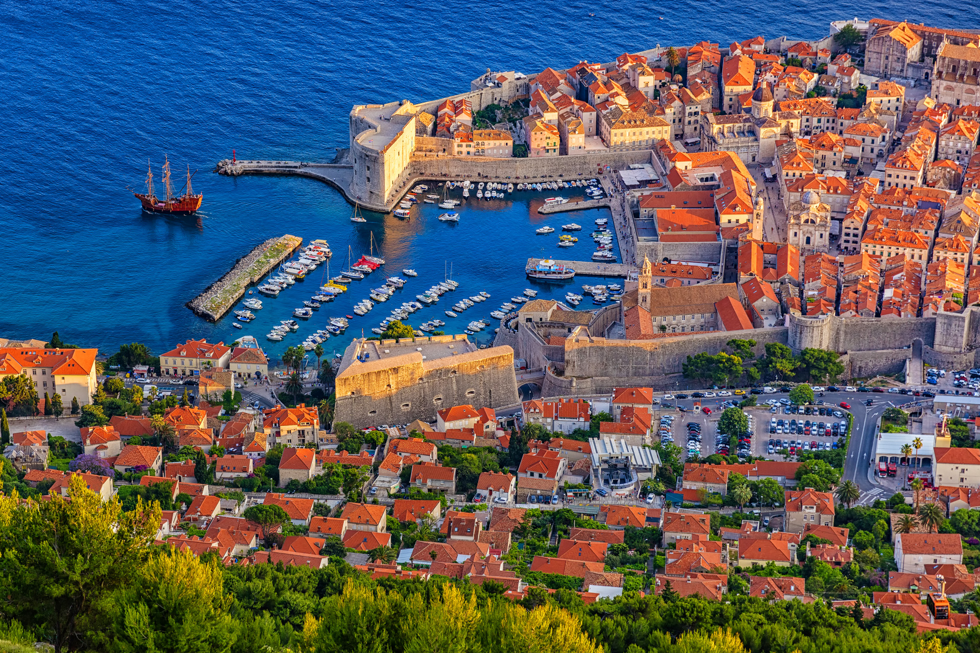https://s1.travix.com/blog/eu/europe-croatia-dubrovnik-panorama-from-above-xlarge.jpg