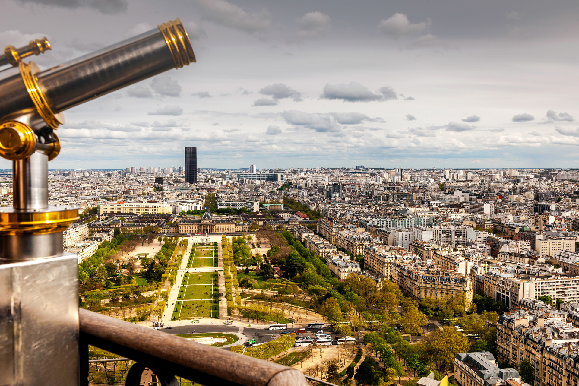 https://s1.travix.com/blog/eu/europe-france-paris-view-from-eiffel-tower-xlarge.jpg