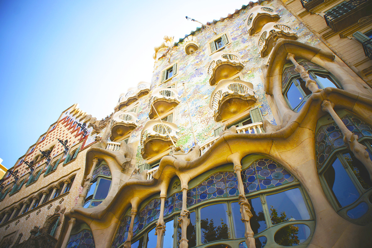https://s1.travix.com/blog/eu/europe-spain-barcelona-large.jpg