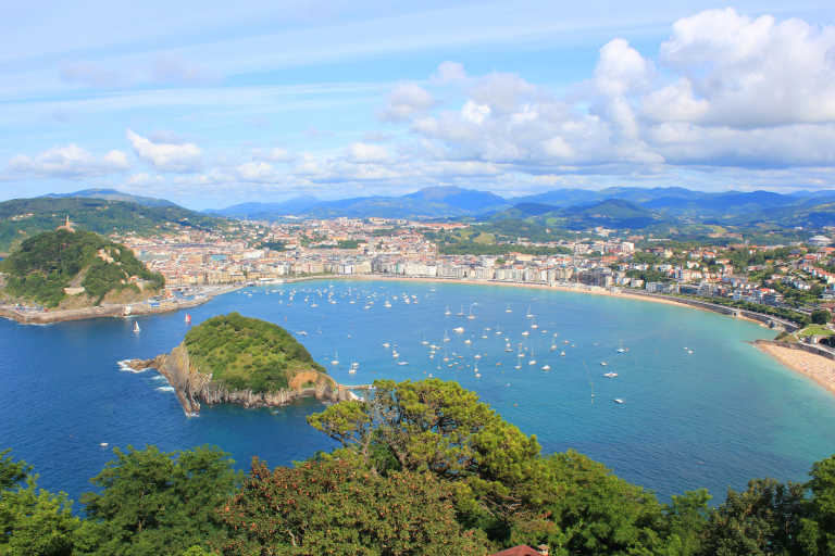europe-spain-san-sebastian-city-beach-view