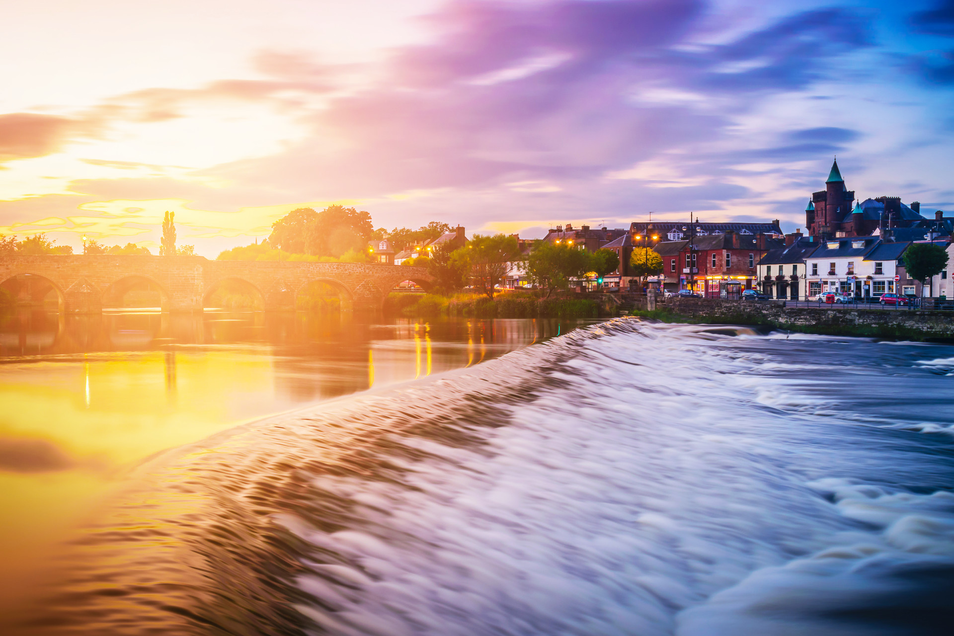https://s1.travix.com/blog/eu/europe-united-kingdom-scotland-dumfries-river-nith-xlarge.jpg