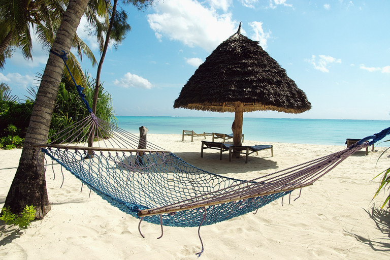 generic_hammockwhitebeach-1050x700