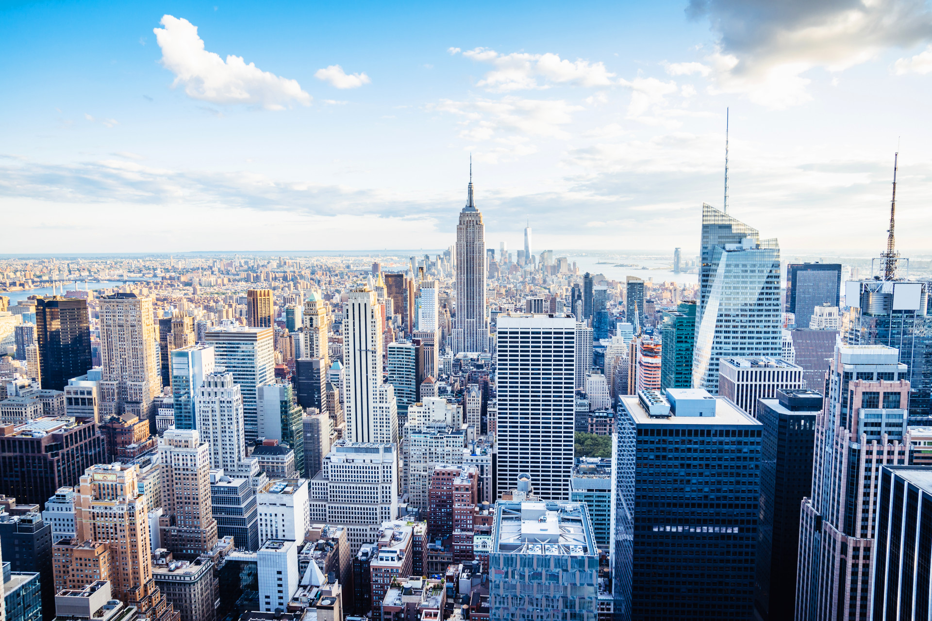 https://s1.travix.com/blog/no/north-america-america-new-york-city-skyline-from-top-of-the-rock-xlarge.jpg