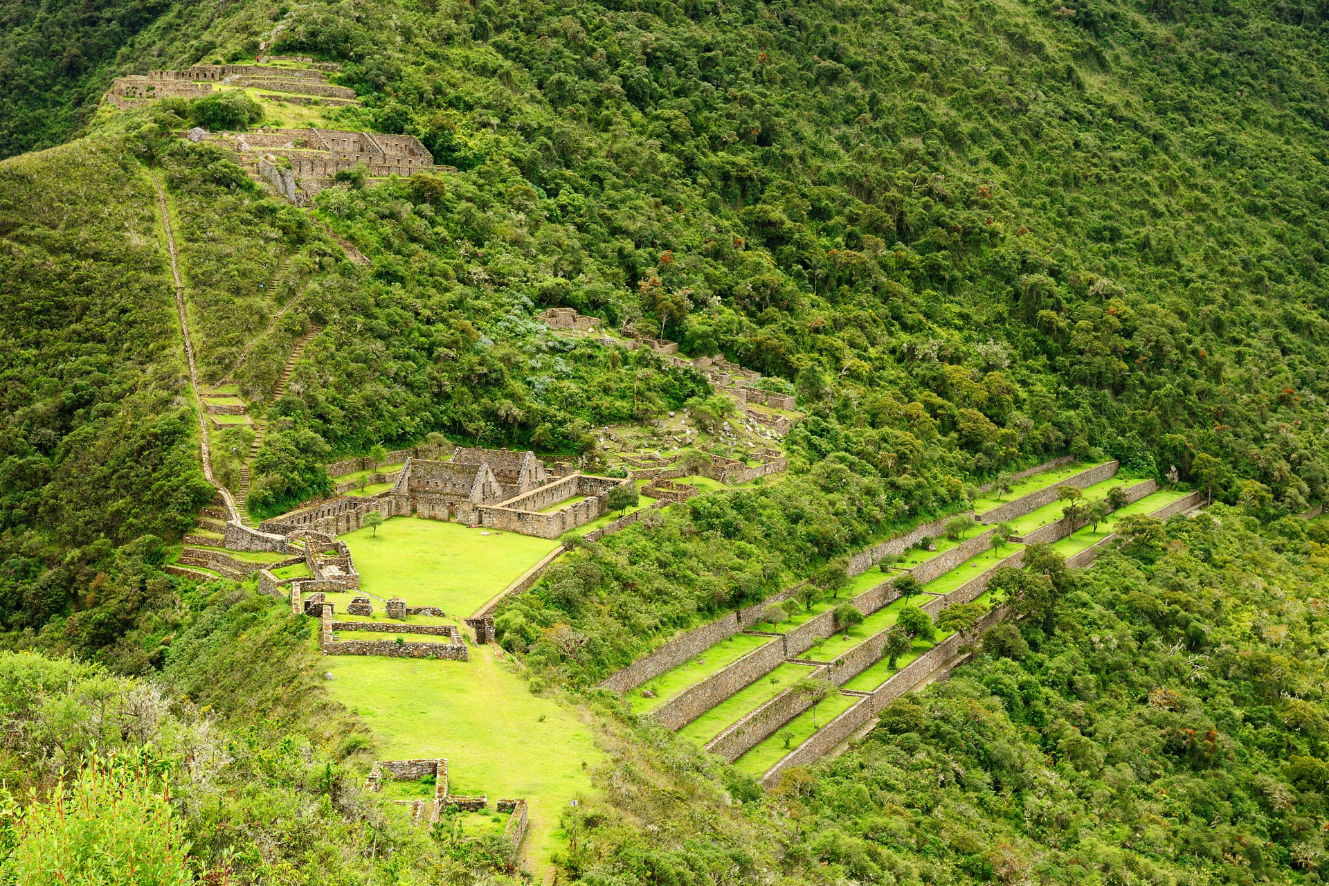 https://s1.travix.com/blog/so/south-america-peru-choquequirao-ruins-inca-city-xlarge.jpg