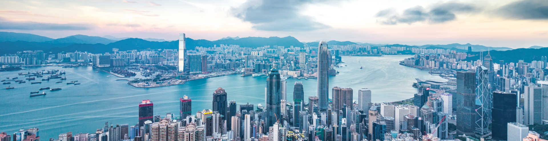 https://s1.travix.com/ch/china-hong-kong-view-victoria-blue-xlarge.jpg