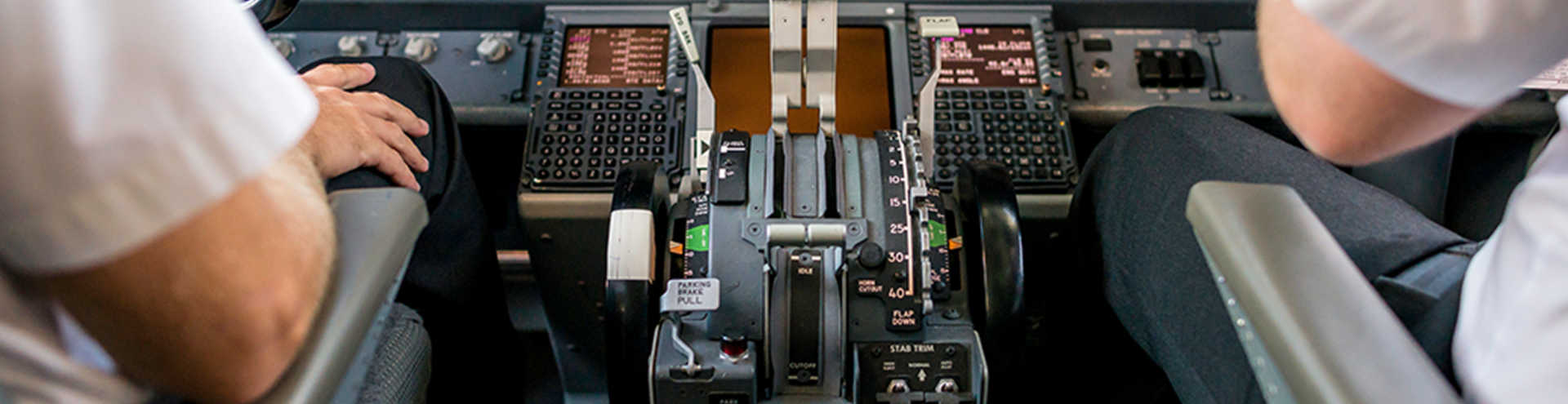 //s1.travix.com/co/cockpit-xlarge.jpg