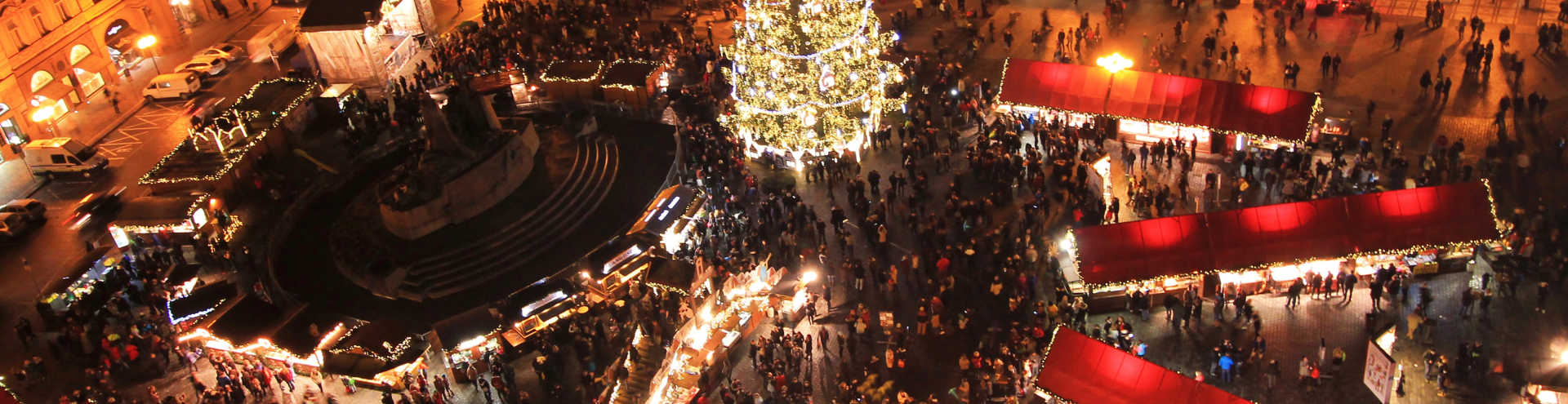 https://s1.travix.com/eu/europe-czech-prague-christmas-market-old-square-xlarge.jpg