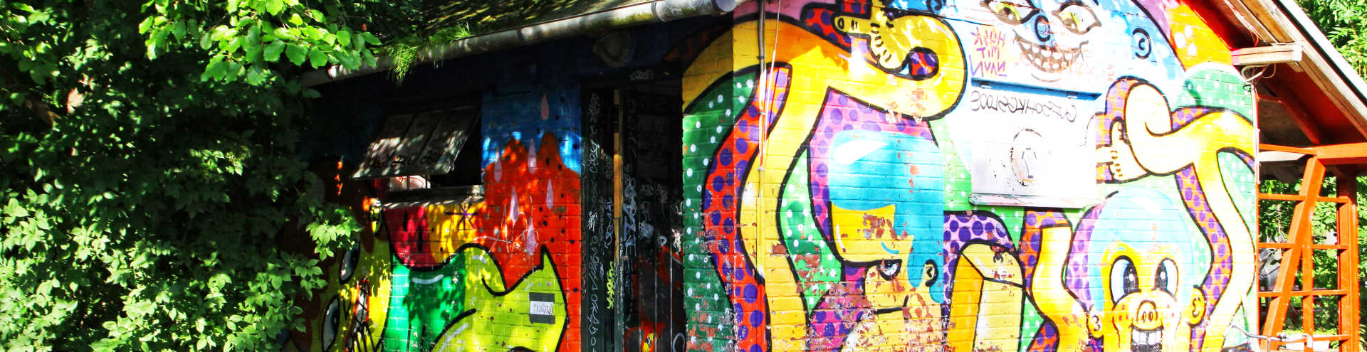 https://s1.travix.com/eu/europe-denmark-copenhagen-christiania-xlarge.jpg
