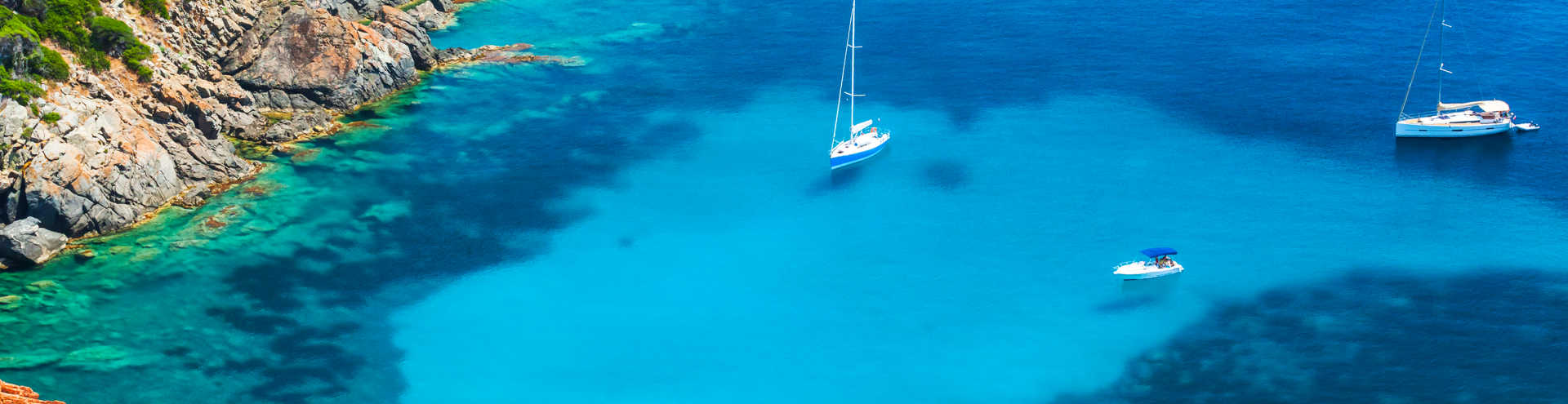https://s1.travix.com/eu/europe-france-corsica-coastline-yachts-mediterranean-sea-xlarge.jpg