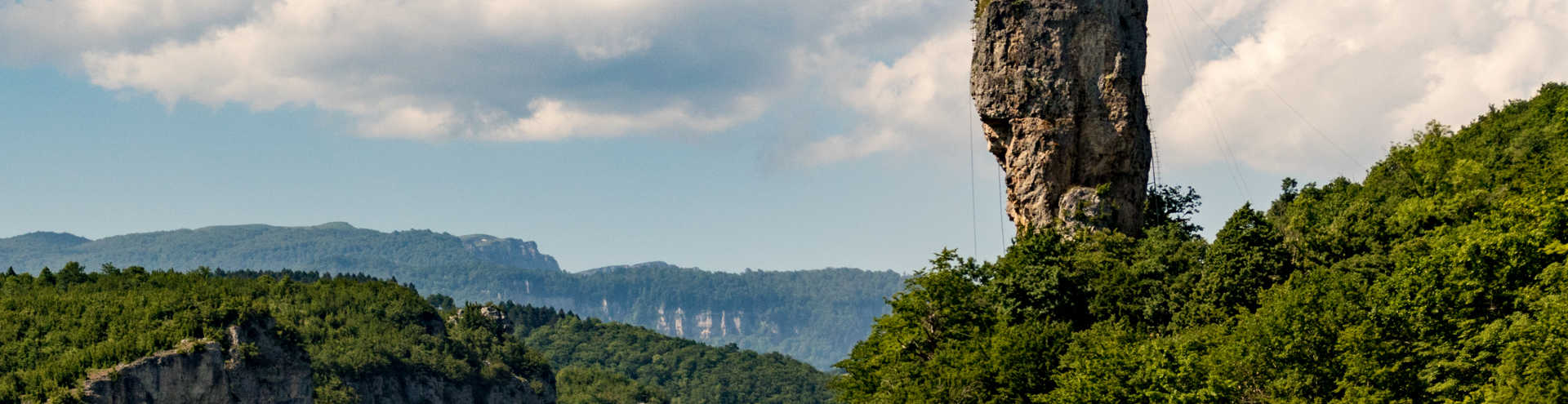 https://s1.travix.com/eu/europe-georgia-katskhi-pillar-nature-xlarge.jpg