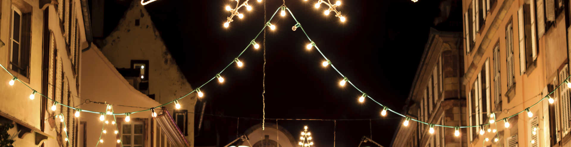 https://s1.travix.com/eu/europe-germany-alsace-stasbourg-christmas-market-xlarge.jpg