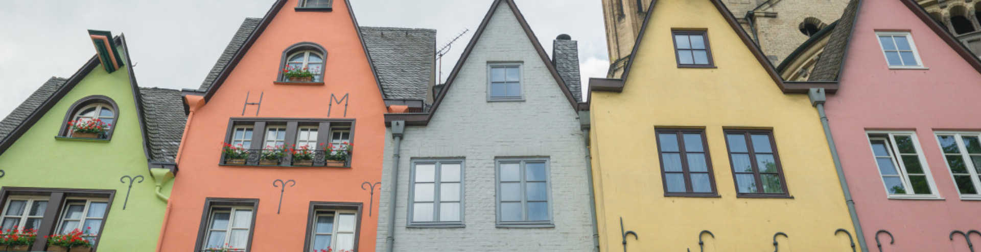 https://s1.travix.com/eu/europe-germany-cologne-colourful-houses-altstadt-xlarge.jpg