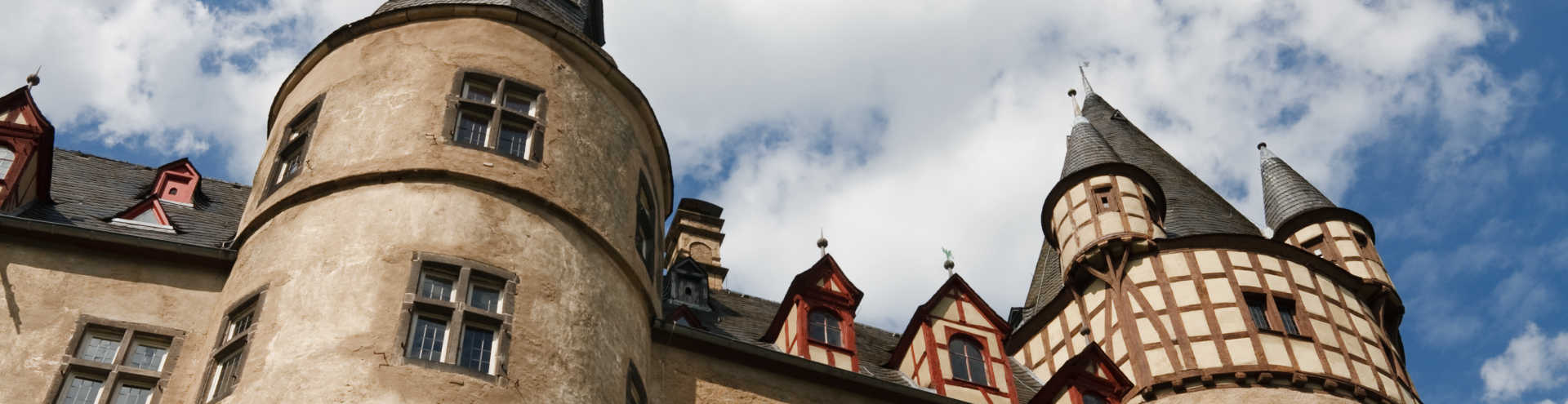 https://s1.travix.com/eu/europe-germany-cologne-schloss-buerresheim-xlarge.jpg