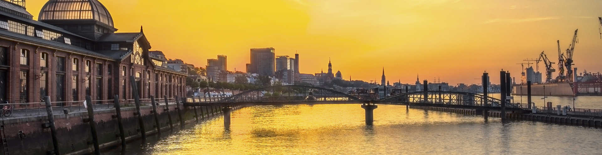 https://s1.travix.com/eu/europe-germany-hamburg-bridge-xlarge.jpg