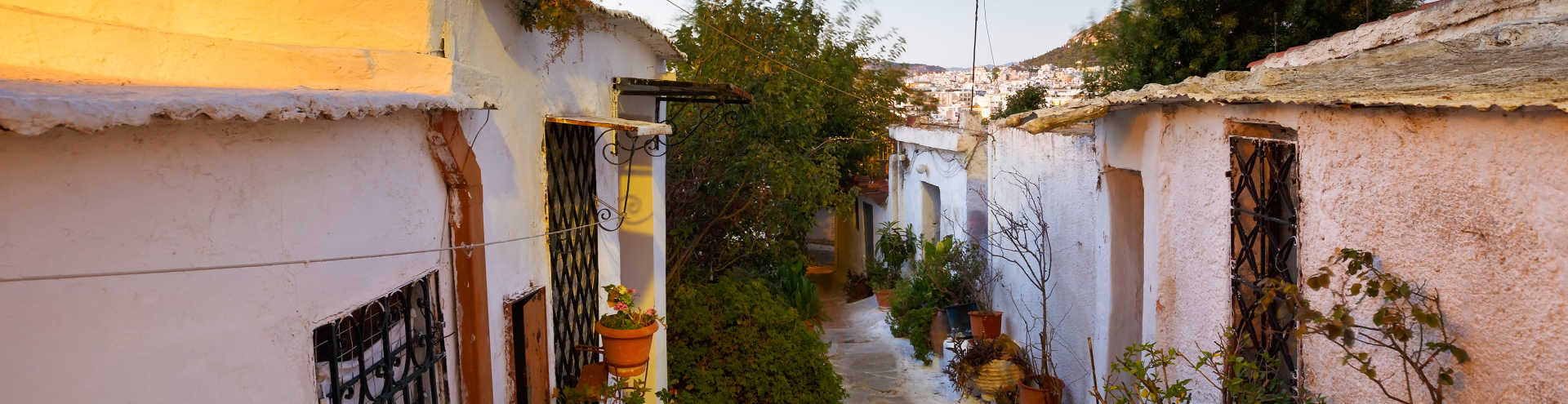 https://s1.travix.com/eu/europe-greece-athens-anafiotika-xlarge.jpg