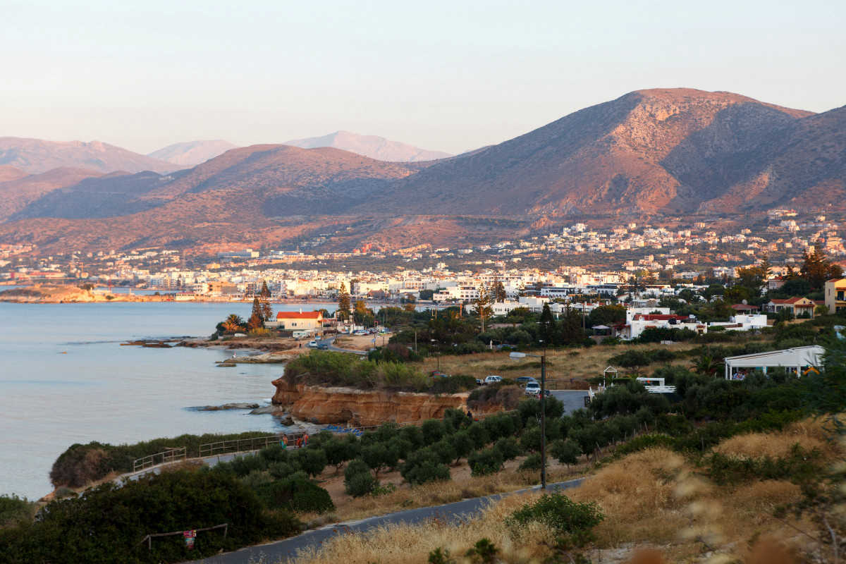 https://s1.travix.com/eu/europe-greece-crete-hersonissos-view-city-beach-large.jpg