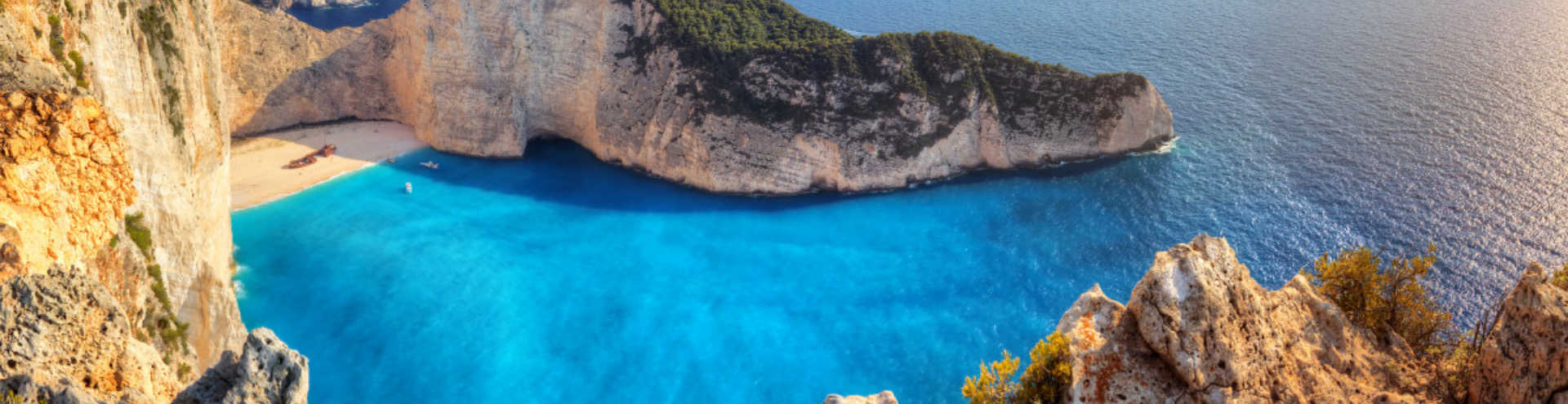 https://s1.travix.com/eu/europe-greece-zakynthos-navagio-beach-xlarge.jpg