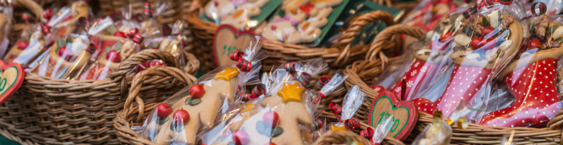https://s1.travix.com/eu/europe-hungary-budapest-christmas-cookiess-xlarge.jpg