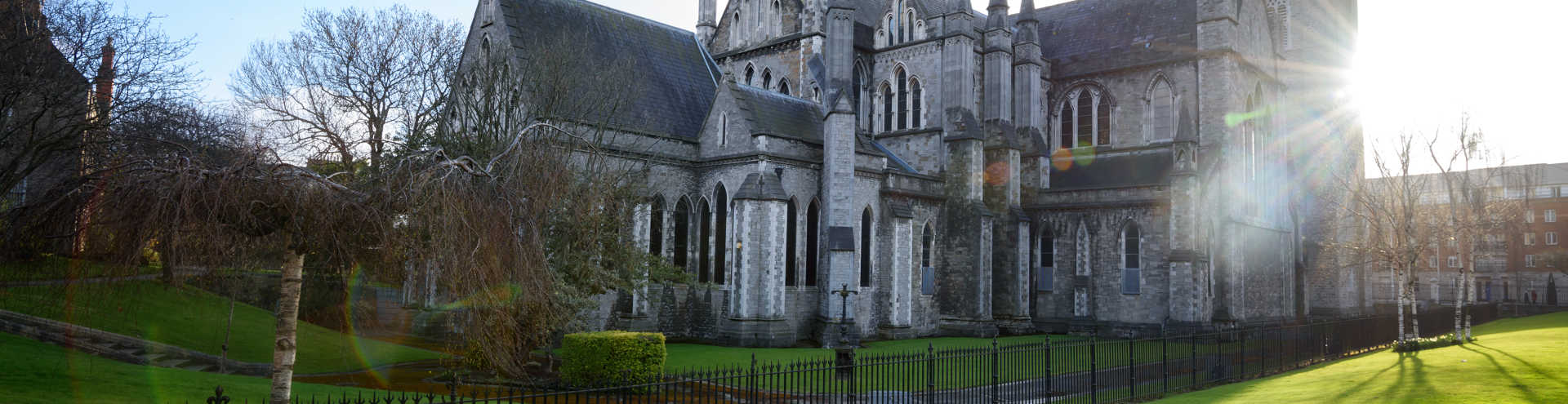 https://s1.travix.com/eu/europe-ireland-dublin-st-patricks-cathedral-xlarge.jpg