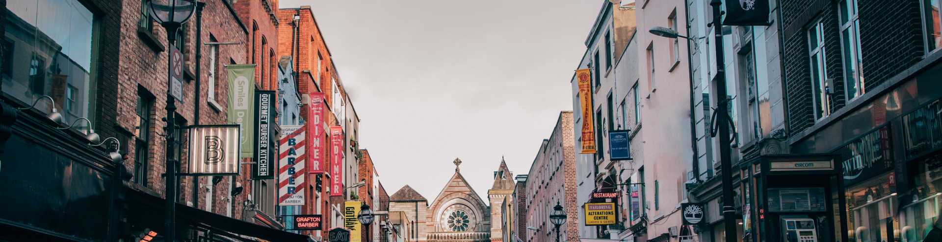 https://s1.travix.com/eu/europe-ireland-dublin-street-evening-xlarge.jpg